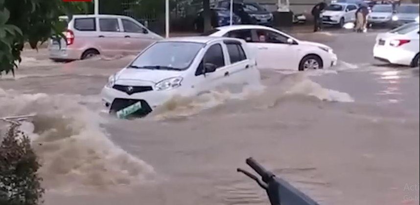 ღმერთოო ეს რა ხდებაა🥹😢 ვრცელდება უმძიმესი კადრები, არიან გარდაცვლილები და დაკარგულები, წყალში მოცურავე ავტომობილები 😱😱(ვიდეო)